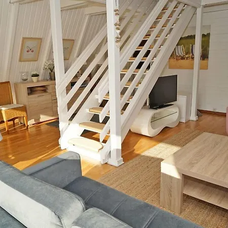 - Tent Roof House With Fence And Wifi * Damp